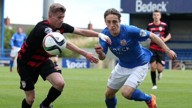 Lyndon Kane and Joel Cooper battle for possession as Glenavon beat Coleraine 3-0 at Mourneview Park