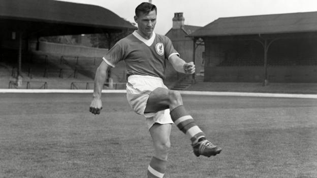 Johnny Wheeler: Former Liverpool and Bolton winger dies aged 91 - BBC Sport