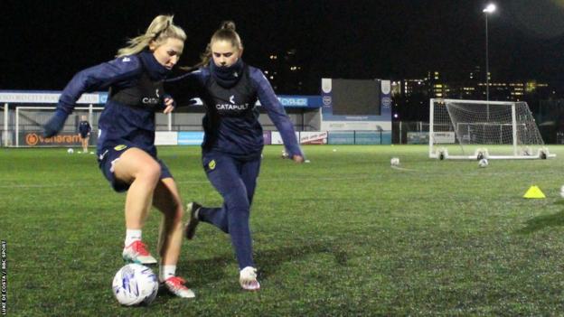 Oxford United Women está compitiendo para convertirse en el segundo equipo de la Primera División de la Liga Nacional femenina en quedar invicto en la liga en la última década.