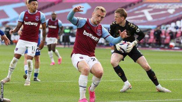 Jarrod Bowen is frustrated after missing a chance against Everton