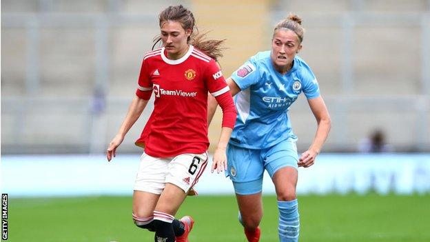 Hannah Blundell of Manchester United against Filippa Angeldahl of Manchester City