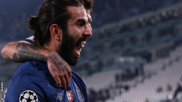 The team (FC Porto) and Luis DIaz (FC Porto) celebrate his goal during the  UEFA Champions League, Group B football match between AC Milan and FC Porto  on November 3, 2021 at