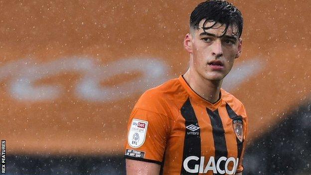 Jacob Greaves: Hull City defender signs new deal - BBC Sport