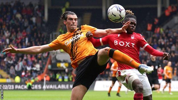 Hull City's Jacob Greaves and Nottingham Forest's Alex Mighten battle for the ball