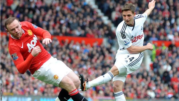 Joe Allen playing for Swansea v Wayne Rooney