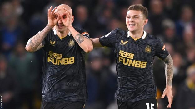 Jonjo Shelvey celebrates with Kieran Trippier