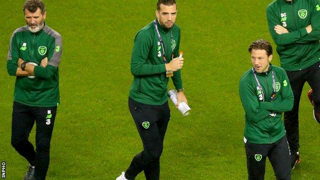 Roy Keane and Harry Arter on the pitch before Saturday night's draw against Denmark in Dublin