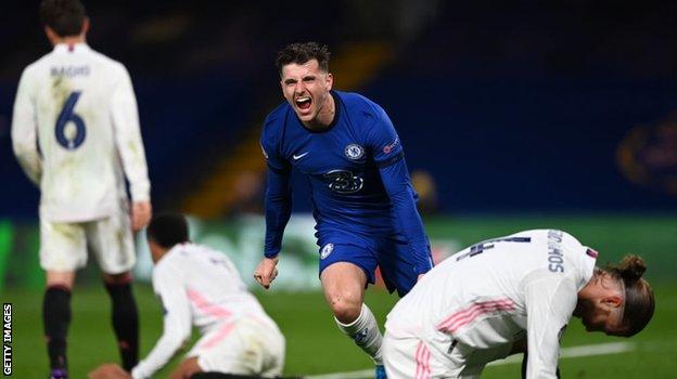 Mason Mount de Chelsea célèbre après avoir marqué en demi-finale de la Ligue des champions contre le Real Madrid