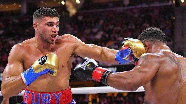 Tommy Fury in action against Anthony Taylor