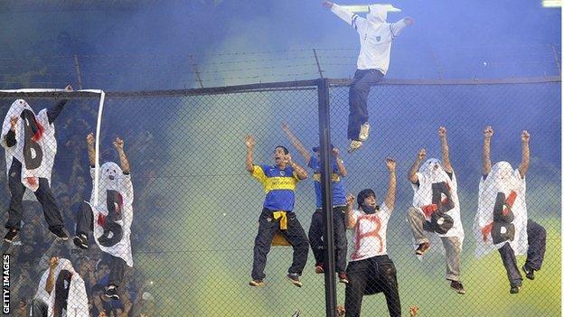 Boca Junior fans