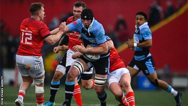 Lock Seb Davies a fait ses débuts seniors à Cardiff en 2014