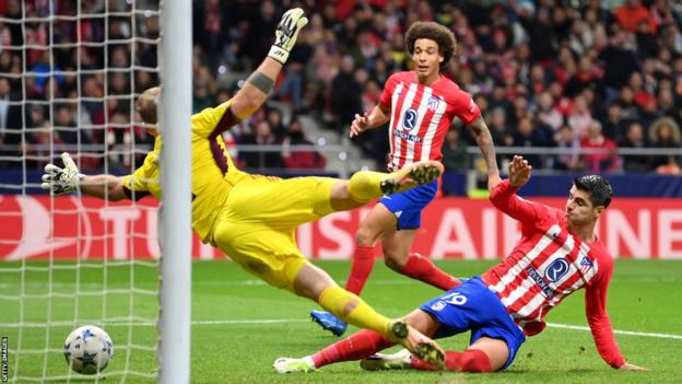 Atletico Madrid 6-0 Celtic: Ten-man visitors suffer damaging defeat - BBC Sport