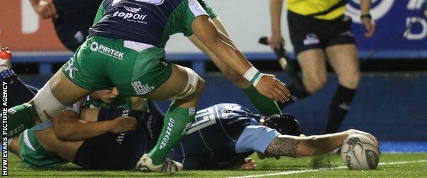 Tom James scores Blues' second try
