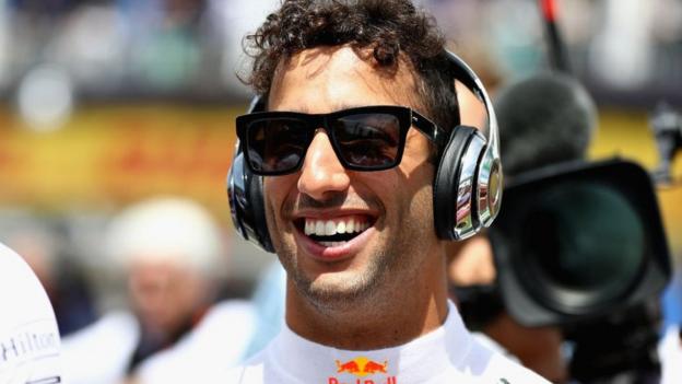 Daniel Ricciardo: McLaren in talks with Red Bull driver - BBC Sport