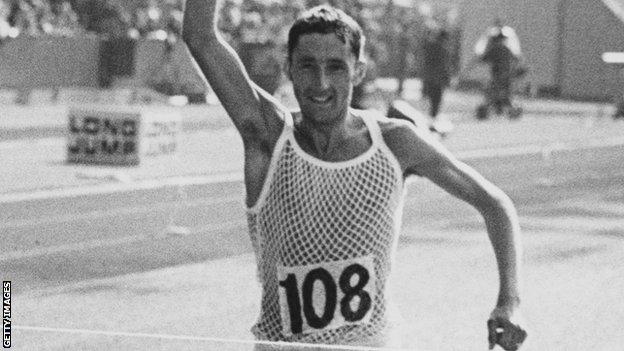 Ron Hill: Former European and Commonwealth marathon champion dies aged 82 _118622915_hill_gettytwo