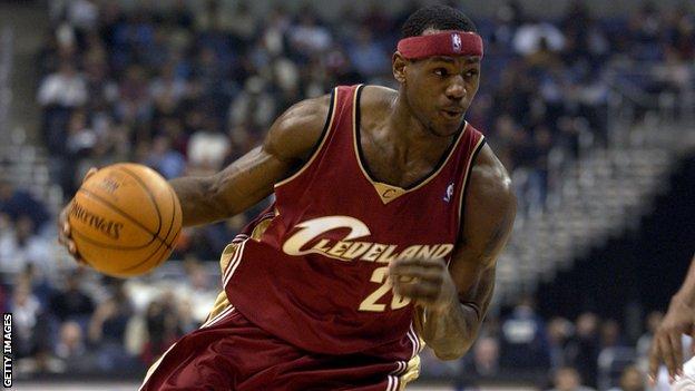 WASHINGTON, DC - NOVEMBER 19 : LeBron James #23 of the Cleveland Cavaliers handles the ball against the Washington Wizards on November 19, 2003 at the MCI Center in Washington DC. NOTE TO USER: User expressly acknowledges and agrees that, by downloading and or using this photograph, User is consenting to the terms and conditions of the Getty Images License Agreement. (Photo by G Fiume/Getty Images)