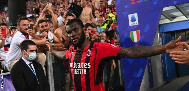 Frank Kessie is greeted by AC Milan fans