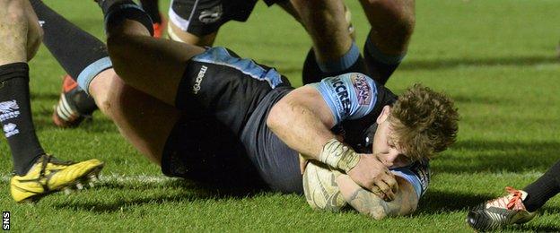 Kevin Bryce scores for Glasgow Warriors against Zebre