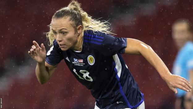 Claire Emslie será la capitana de Escocia ante Australia