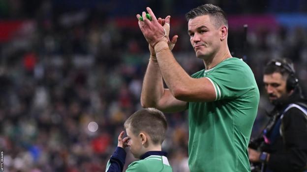 Sexton applauds the Irish fans at Stade de France
