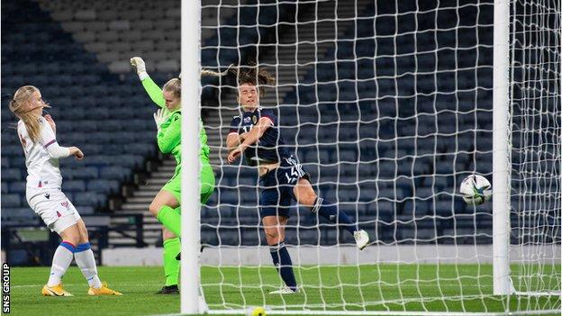 Chloe Arthur heads in Scotland's third goal against the Faroe Islands