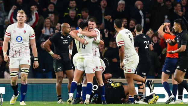 Owen Farrell celebrates Will Stuart's effort   against New Zealand