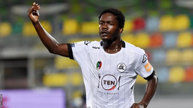 Emmanuel Gyasi celebrates his goal against Frosinone in the first leg of the Serie B play-off in August 2020