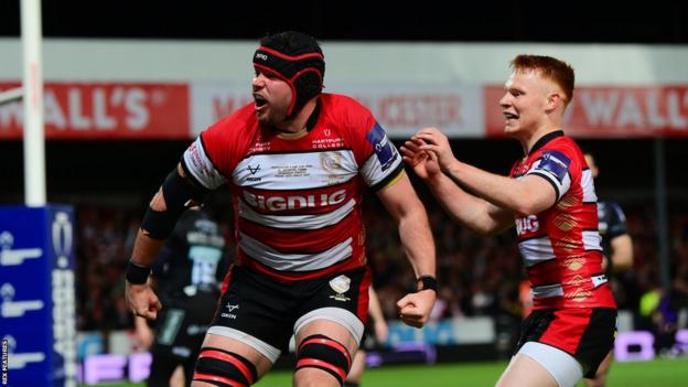 Cam Jordan (left) celebrates his try for Gloucester with Caolan Englefield