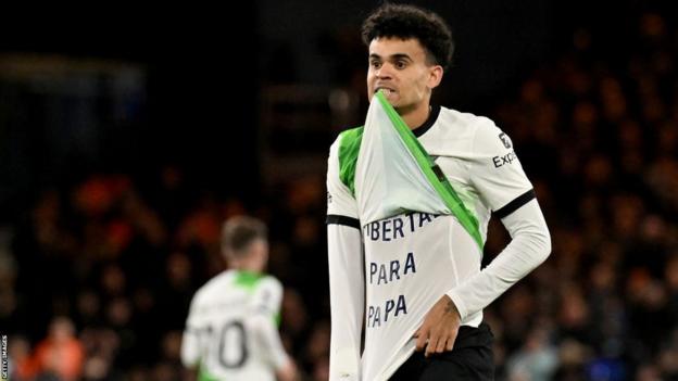 Liverpool forward Luis Diaz reveals a T-shirt which reads "freedom for papa" after equalising for Liverpool against Luton