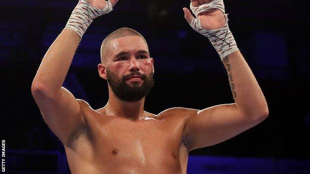 Tony Bellew waves to the Manchester Arena crowd after losing to Oleksandr Usyk