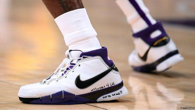 Kobe Bryant: LeBron James leads tributes to LA Lakers legend - BBC Sport