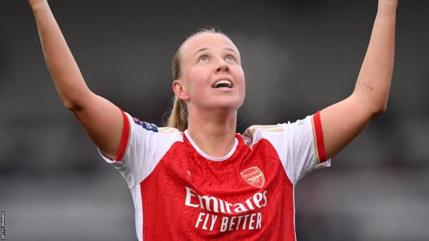 Beth Mead scores for Arsenal women against West Ham in the Women's Super League