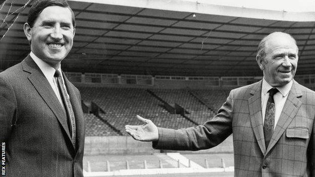 Frank O'Farrell (let) and Matt Busby