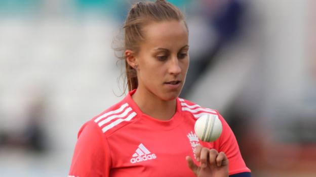 Tash Farrant added to England squad for T20s - BBC Sport