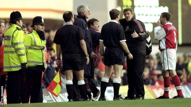 Steve Bruce remonstrates with officials during FA Cup tie between Arsenal and Sheffield United in February 1999