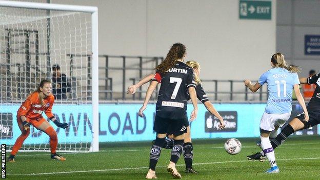 Janine Beckie completes her hat-trick