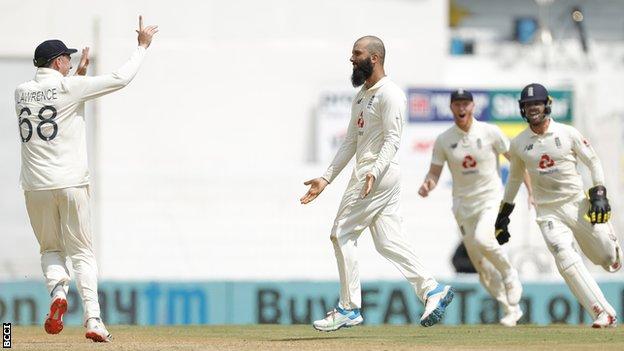 Moeen Ali celebrates dismissing Virat Kohli