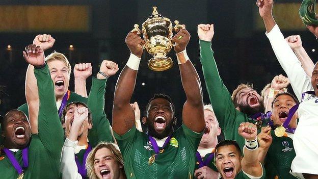 Siya Kolisi lifts the Webb Ellis trophy as South Africa win the Rugby World Cup