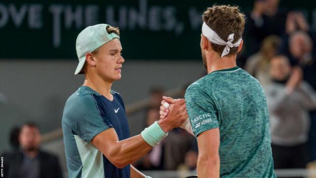 Holger Rune and Casper Ruud shake hands