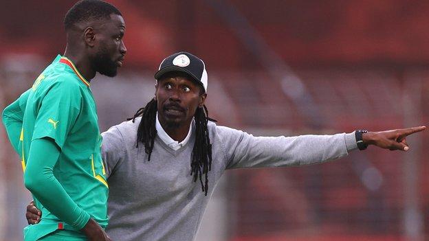 Senegal coach Aliou Cisse issues instructions to Cheikhou Kouyate during the draw with Iran