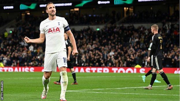 Harry Kane celebrates