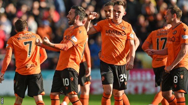 Dundee United's Nicky Clark (second left) celebrates the second goal
