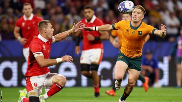 Liam Williams of Wales and Tate McDermott of Australia compete for a loose ball