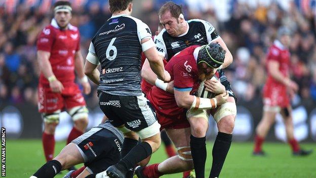 Jake Ball tackled by Alun Wyn Jones