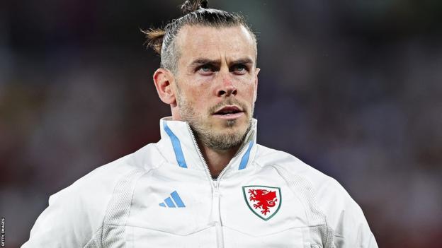 Gareth Bale lining up for Wales at the 2022 World Cup