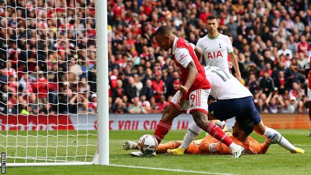 Arsenal 3-1 Tottenham: Gunners beat 10-man rivals to extend lead at top of  Premier League - BBC Sport