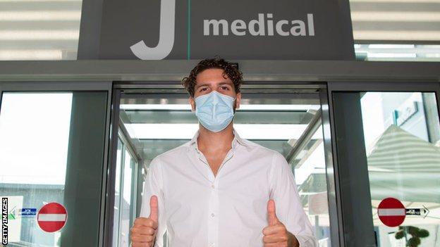 Manuel Locatelli arrives at Juventus for medical.