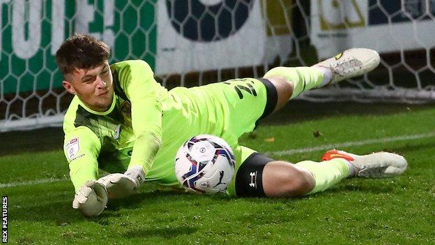 Harry Lee: Exeter City goalkeeper has 'top level' potential, says manager  Matt Taylor - BBC Sport