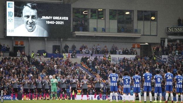 Brighton and Leicester observe a minute's applause