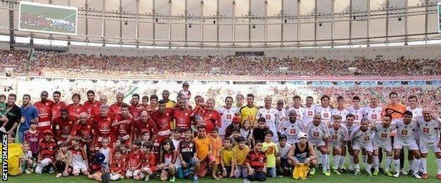 The two squads at the Maracana
